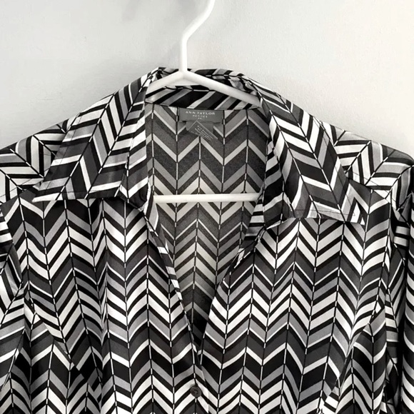 Business - Casual ✨ Ann Taylor Factory Long Sleeve Blouse Chevron/Herringbone - Picture 2 of 5
